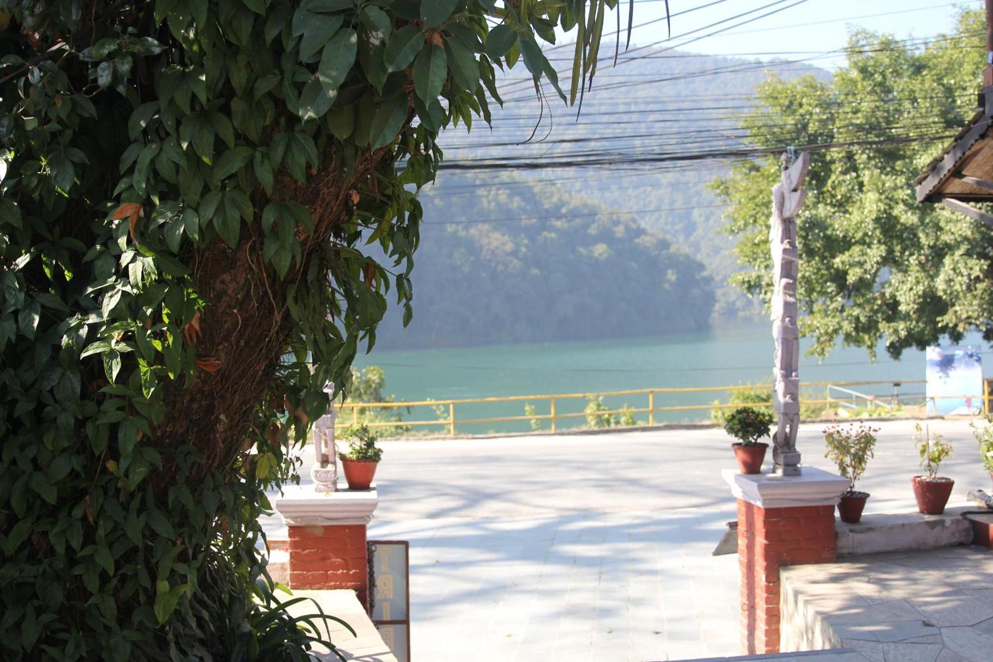 Lake View Resort Pokhara Luaran gambar