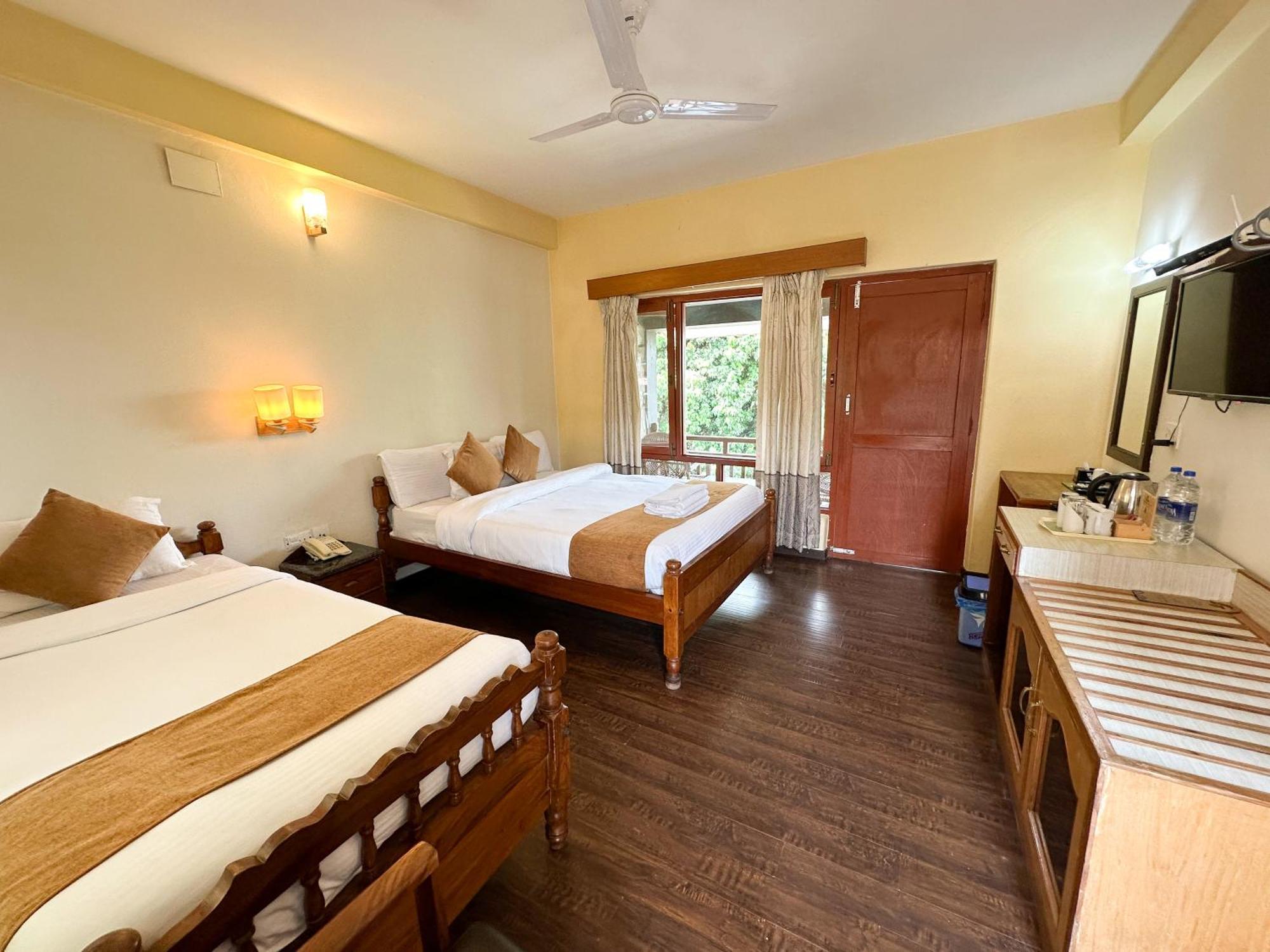 Lake View Resort Pokhara Luaran gambar