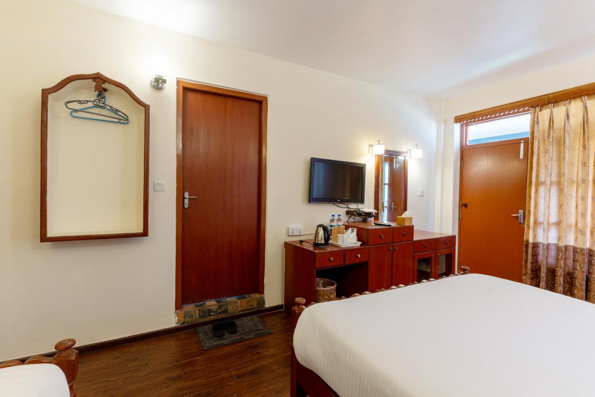 Lake View Resort Pokhara Luaran gambar